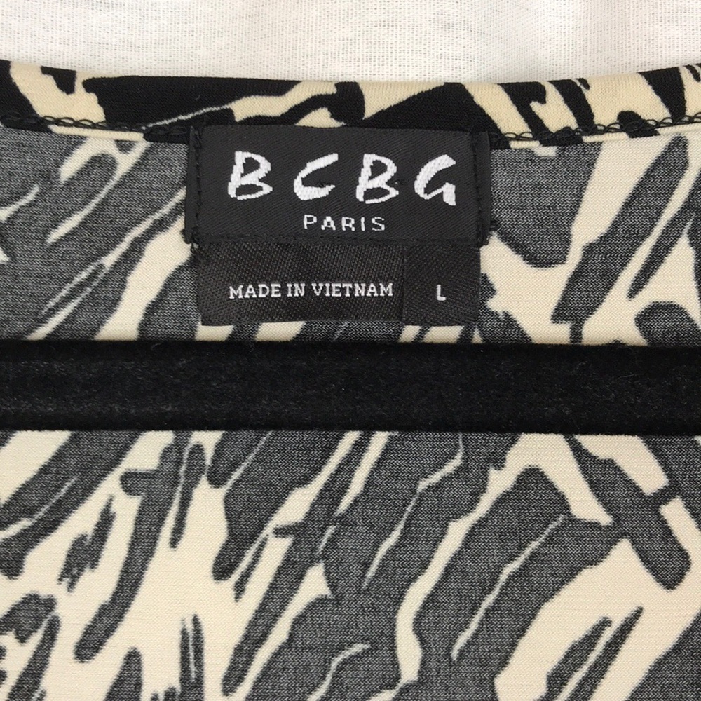 💛Sale💛 BCBG Paris Sleeveless Blouse - Picture 2 of 5